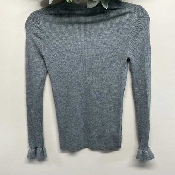 Ann Taylor Extrafine 100% Merino Wool Gray Ruffle Cuff Sweater Ribbed M - Picture 2 of 16